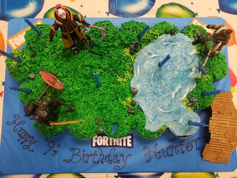 Fortnite Crafts, Cupcake Pull Apart Cake, Cupcake Pull Apart, Birthday Parties Ideas, Fortnite Cake, Donut Ideas, Pull Apart Cake, Gaming Party, Kids Birthday Cake