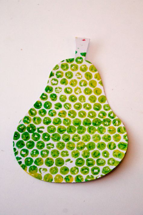 pear craft made by bubble wrap printing Each Peach Pear Plum Activities, Pear Craft, Vegetables Craft, Bubble Wrap Crafts, Bedroom Attic, Vegetable Crafts, How To Make Bubbles, Vegetable Art, Fruit Crafts