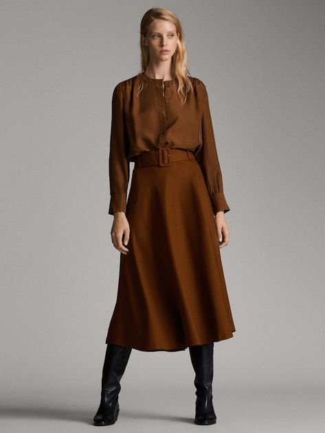 Massimo Dutti Outfit, Stylish Street Style, Massimo Dutti Women, Dress Gallery, Woman Suit Fashion, Neutral Outfit, Dresses By Length, 가을 패션, Suit Fashion