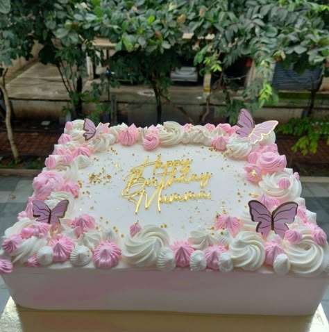 Square Birthday Cakes For Women, Kitty Birthday Theme, Square Birthday Cake, Square Cake Design, Hello Kitty Birthday Theme, Swiftie Party, Beautiful Birthday Cake, Bachelorette Cake, Rectangle Cake