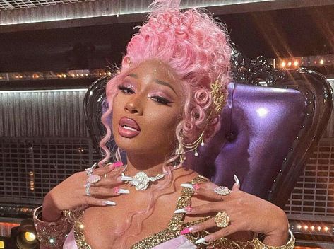 Megan Thee Stallion ! Megan Thee Stallion, Pink Hair, A Woman, Hair, Pink, Gold