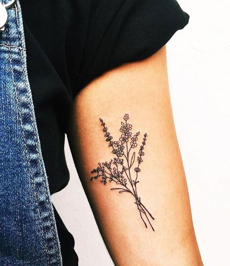 Small Flower Tattoos: For women, it doesn't get much cuter than a tiny floral tattoo. In fact, delicate little floral tattoos are so decidedly feminine that you seldom ever. Flower tattoos for women express femininity in all of its intricate forms and colors. Check out 41 beautiful flower tattoo examples here. #smallflowertattoo #smalltattoosforwomen #flowertattooideas Tattoos Tiny, Girls Tattoos, Simple Arm Tattoos, Petit Tattoo, Lavender Tattoo, Wildflower Tattoo, Small Flower Tattoos, Cat Tattoos, Inspiration Tattoos