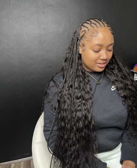 Weave In The Back Hairstyles, Fulani Braids With Curly Hair In The Back, Fulani Braids With Star, Knotless Braids With Dramatic Edges, Braids With Hair In The Back, Fulani With Curls, Braids With Frontal, Braids With Dramatic Edges, Braids With Curly Hair In The Back