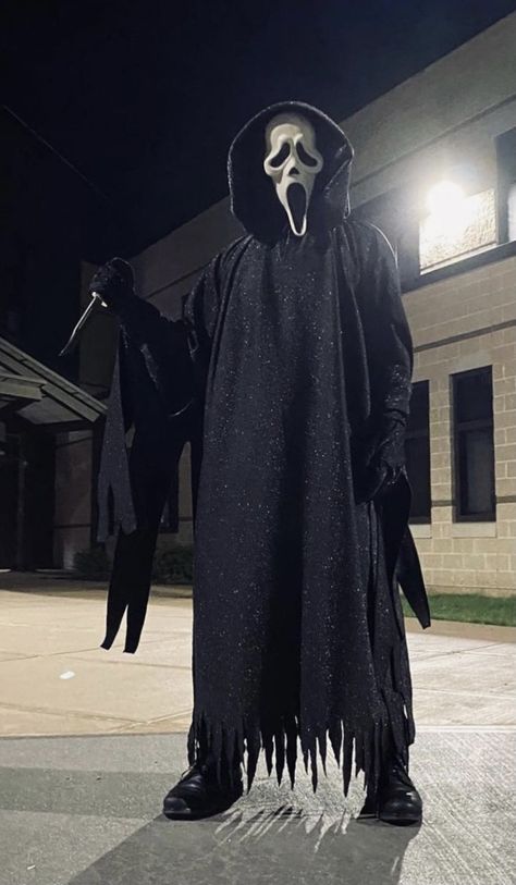 Slasher Group Costume, Ghostface Costume Man, Scream Ghostface Costume, Scream Costume Men, Scary Movie Disfraz, Ghostface Costume Guy, Scary Halloween Costume Ideas Men, Ghostface Cosplay, Ghost Face Costume