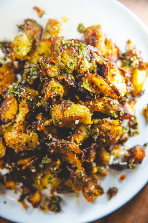 Crispy Chimichurri Potatoes with Yoghurt Sauce I Georgie Eats Tofu Dipping Sauce, Chimichurri Potatoes, Tofu Sauce, Yoghurt Sauce, Meal Options, Vegetarian Meal, Potato Side Dishes, Potato Dishes, Veggie Sides