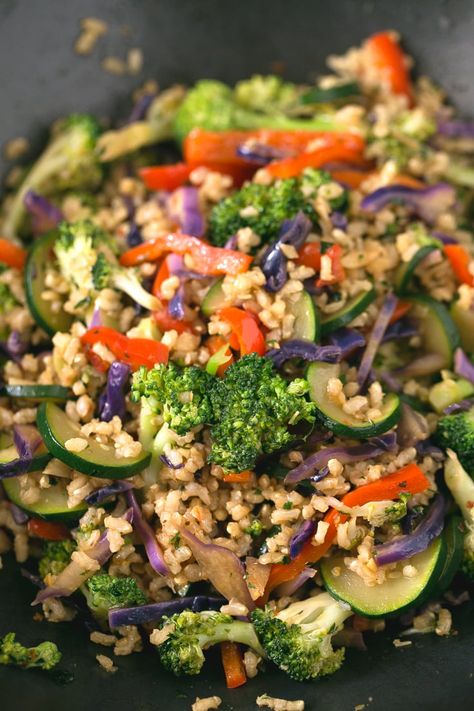 Vegan Stir Fry Recipe, Recipe With Rice, Vegan Fried Rice, Vegan Stir Fry, Daniel Fast Recipes, Brown Rice Recipes, Veggie Meals, Stir Fry Recipe, Vegetable Stir Fry