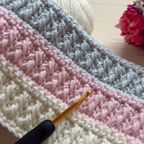 Post from Massive Crochet Massive Crochet Patterns, Front Post Crochet Stitch, Massive Crochet, Crochet Stitches For Beginners, Crochet For Beginners, Crochet Stitches, Baby Blanket, Crochet Patterns, Knitting