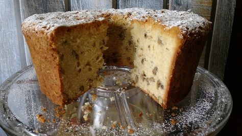 Old Fashion Black Walnut Pound Cake Black Walnut Pound Cake Recipe, Black Walnut Pound Cake, Walnut Pound Cake Recipe, Walnut Pound Cake, Black Walnuts Recipes, Black Walnut Cake, Moist Pound Cake, Nut Cake, Banana Walnut Bread