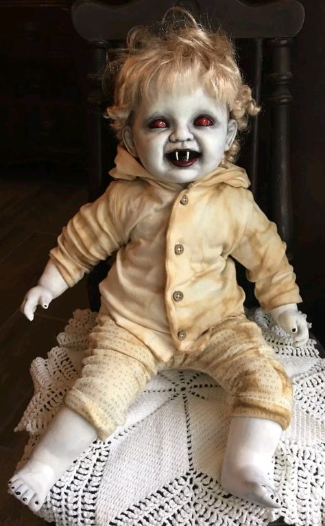 Kinda cute Halloween Dolls Creepy, Horror Dolls Diy, Scary Dolls Creepy, Creepy Dolls Diy, Dracula Doll, Diy Zombie Dolls, Diy Halloween Doll, Scary Baby Dolls, Creepy Doll Makeup