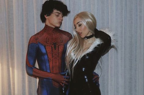 Black Cat Marvel Costume, Couples Halloween Costume Ideas Cute, Matching Couple Halloween Costumes, Couple Halloween Costumes 2023, Couple Spiderman, Spider Man And Black Cat, Matching Couple Halloween, Halloween Costume For Couples, Spiderman Halloween Costume