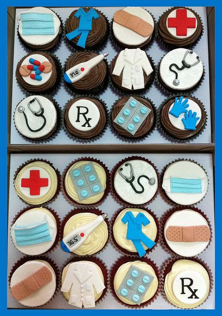 doctor nurse cupcakes - Google Search Nurse Cupcakes, Medical Cake, Medical Cookies, Doctor Cake, Nursing Cake, Nurse Party, Graduation Cupcakes, Fondant Toppers, Themed Cupcakes