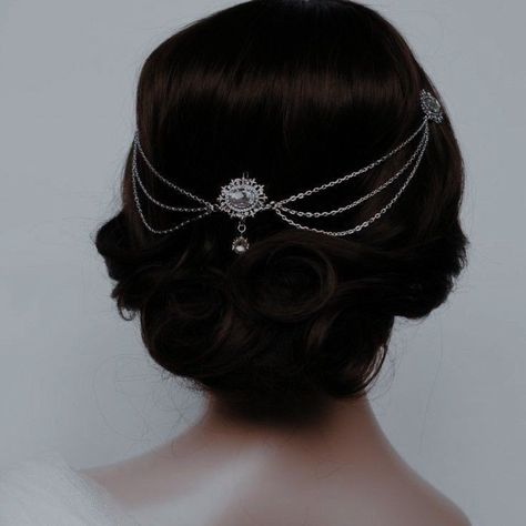 Ball Accessories Aesthetic, Royal Princess Hairstyles Aesthetic, Mystic Hairstyles, Quince Headpiece, Short Fantasy Hairstyles, Fantasy Hairstyles Princesses, Royal Jewelry Aesthetic, Princess Hairstyles Aesthetic, Royal Hairstyles