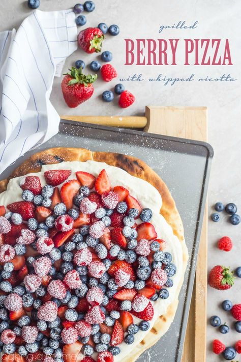 Berry Pizza, Grilled Pizza Recipes, Flatbread Pizza Recipes, Creative Pizza, Delicious Pizza Recipes, Whipped Ricotta, Romantic Desserts, Wheat Pizza, Grilled Desserts