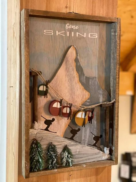 Ski Themed Living Room, Ski Lodge Bedroom Ideas, Ski Bedroom Decor, Mountain Chalet Decor, Ski Cabin Decorating Ideas, Water Ski Decor Ideas, Ski Themed Bedroom, Ski Decor Ideas, Ski Lodge Bedroom