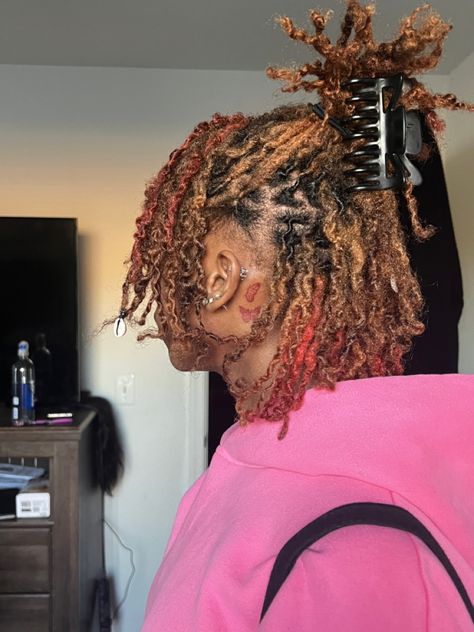 Loc Claw Clip Hairstyles, Locs Claw Clip Style, Claw Clips On Locs, Claw Clip On Short Locs, Locs And Claw Clips, Braids Hairstyles Pictures, Dyed Hair Inspiration, Hair Flip, Dread Hairstyles