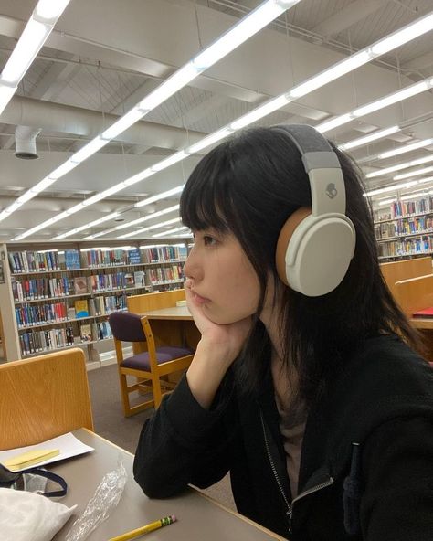 Headphone Decoration, Skullcandy Headphones, Cute Headphones, Girl With Headphones, Dream Hair, Girl Icons, Aesthetic Photo, Fitness Inspo, Aesthetic Girl