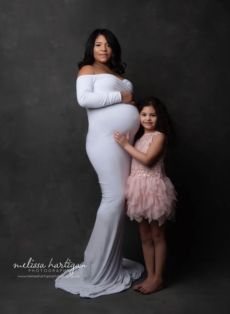 Maternity Photoshoot With Daughter, Mother And Daughter Maternity Shoot, Mom And Daughter Maternity Shoot, Maternity Photography With Daughter, Maternity Shoot With Daughter, Photo Shoot In Studio, Mother Daughter Maternity, Indoor Maternity Photos, Maternity Shoot Outfit