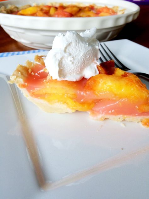 Peach pie No Bake Peach Pie, Peach Cream Pie, Easy Peach Pie, Peach Jello, Fresh Peach Pie, Gingham Apron, Peach Jelly, Peach Pie Recipes, Peach Dessert Recipes