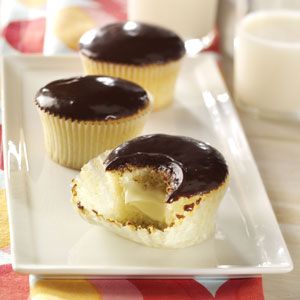 Boston Cream Cupcakes Recipe from Taste of Home -- shared by Jeanne Holt of Mendota Heights, Minnesota Boston Cream Cupcakes Recipe, Boston Cream Cupcakes, Cream Cupcakes, Boston Cream Pie, Boston Cream, Snack Mix Recipes, Cupcakes Recipe, Köstliche Desserts, Dessert Cupcakes