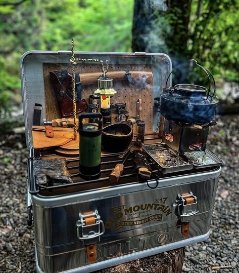 Camping Coffee Aesthetic, Tree Tent Camping, Vintage Camping Gear, Bushcraft Kit, Camping Gear Survival, Chuck Box, Camping Box, Camping Inspiration, Kids Aesthetic