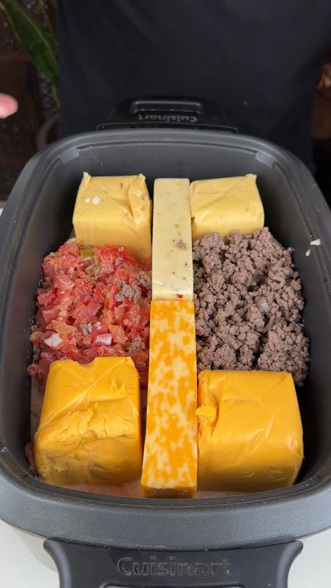 Life With Coco Cheese Dip, Recipes Using Velveeta Queso Blanco, Easy Crockpot Finger Foods, Best Queso Dip Recipe, Crockpot Chili Con Queso, Best Velveeta Queso Dip, Best Queso Dip Crockpot, Best Crockpot Queso, Queso Recipe Crockpot