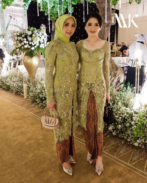 Ootd Perpisahan, Indonesian Dress, Payet Kebaya, Kebaya Lace, Kebaya Modern Dress, Wedding Stage Backdrop, Bridesmaid Dresses Long Chiffon, Kebaya Muslim, Fashion Muslim