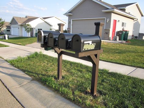 Multiple Mailbox Post Ideas, Mailbox Post Ideas, Mailbox Modern, Mailbox Diy, Rustic Mailboxes, Victorian Remodel, Mailbox Stand, Rustic Farmhouse Dining Table, Ideas For Yard