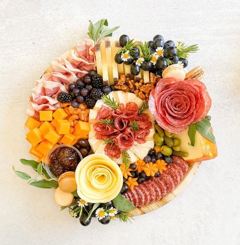 Elysian Eats | Bri McMillian on Instagram: “Provolone Rose vs Salami Rose #elysianeats #orangecounty #supportsmallbusiness #shoplocal #charcuterie #smallbusinessowner #graze…” Cheese Rose, Salami Rose, Graze Boxes, Charcuterie Ideas, Graze Box, Snack Platter, Charcuterie Inspiration, Snack Board, Provolone