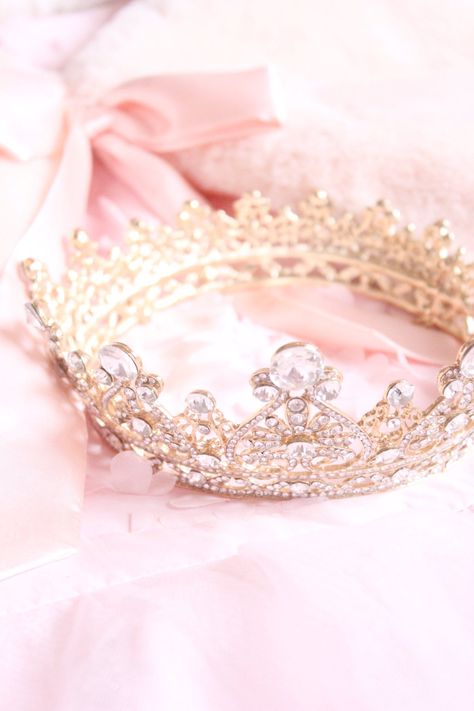 Crown Wallpaper, Pink Princess Aesthetic, Koleksi Makeup, Cute Crown, Whatsapp Logo, Rose Gold Aesthetic, Crown Aesthetic, Pink Crown, Baby Pink Aesthetic