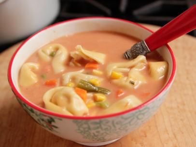 Veggie Tortellini Soup Recipe | Ree Drummond | Food Network Veggie Tortellini Soup, Veggie Tortellini, Food Network Recipes Pioneer Woman, Ree Drummond Recipes, Pasta Carbonara, Food Network Canada, Comfort Soup, Tortellini Soup, Ree Drummond