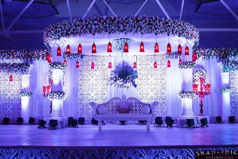 Day Time Wedding, Wedding Stage Decoration Ideas, Stage Decoration Ideas, Naming Ceremony Decoration, Floral Walls, Simple Stage Decorations, Modern Wedding Reception, Wedding Hall Decorations, Floral Arch Wedding