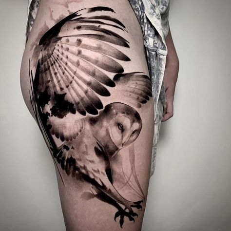 Owl Side Tattoo, Protection Tattoo Ideas, Owl Tattoo Arm, Watercolor Owl Tattoo, Hedwig Tattoo, Owl Thigh Tattoos, Barn Owl Tattoo, Realistic Owl Tattoo, Owl Tattoo Drawings