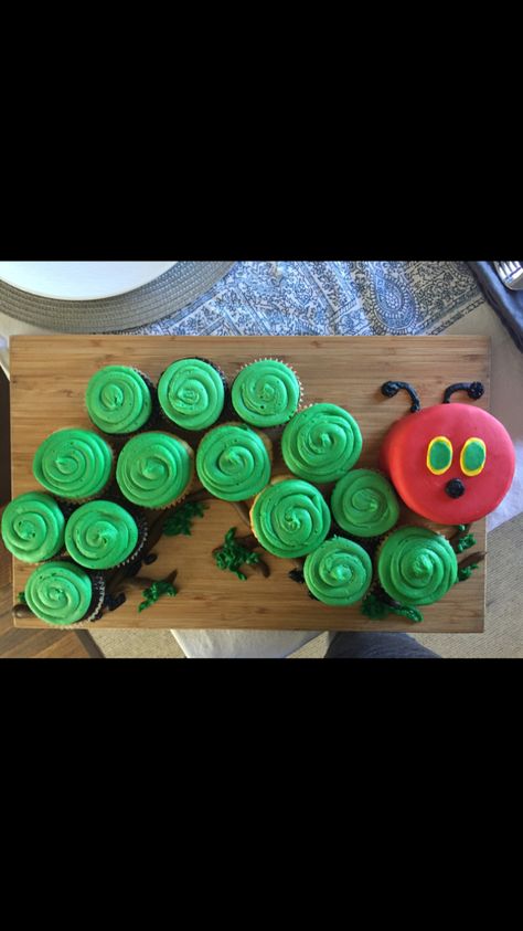 Hungry Caterpillar Cupcake Cake Caterpillar Cupcake Cake, The Very Hungry Caterpillar Cupcakes, Caterpillar Cupcakes, Very Hungry Caterpillar Cupcakes, Hungry Caterpillar Cookies, Hungry Caterpillar Birthday Cake, Hungry Caterpillar Birthday 1st, Very Hungry Caterpillar Birthday Party, Hungry Caterpillar Cupcakes