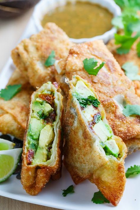 Cheesecake Factory Avocado Egg Rolls Cheesecake Factory Avocado Egg Rolls, Avocado Egg Rolls, Telur Gulung, Egg Rolls Recipe, Closet Cooking, The Cheesecake Factory, Egg Roll Recipes, Roll Recipes, Cheesecake Factory