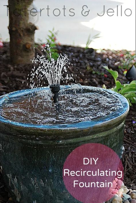 Make a DIY Recirculating Fountain for your yard out of a pot! Spring Diy Projects, Diy Solar Fountain, Bench Garden, Diy Water Feature, Diy Frühling, Diy Water Fountain, Outdoor Patio Diy, Diy Bird Bath, Diy Garden Fountains