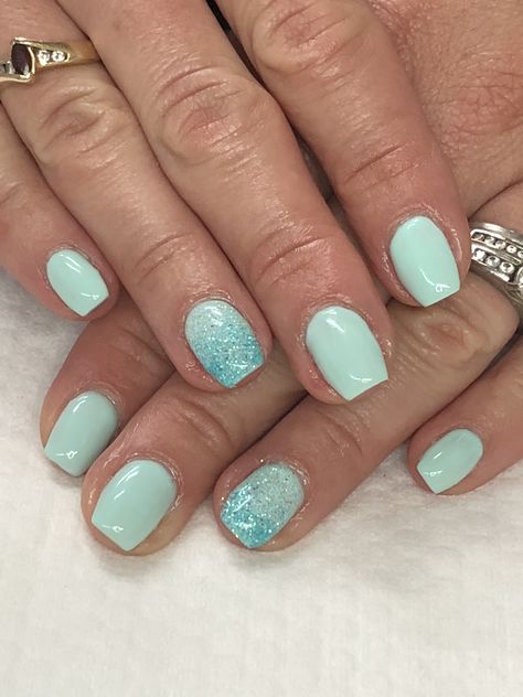 Light Elegance Nails, Spring Sparkle Nails, Cruise Nail Ideas Simple, Sparkle Beach Nails, Light Blue Dip Nails With Design, Dip Powder Nails Cruise, Beachy Gel Nails, Beach Blue Dip Nails, Beach Nails Vacation Simple Gel