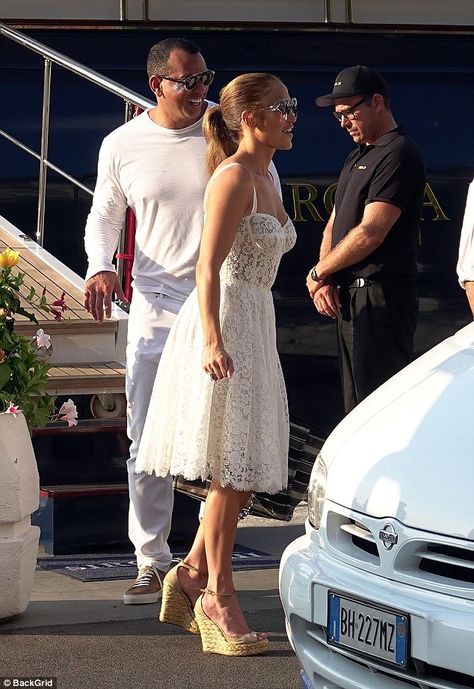 Sea jaunt: The On The Floor hitmaker and her former baseball player beau looked summer chi... Jennifer Lopez Style Casual, Jennifer Lopez Best Looks, J Lo Fashion Outfits Jennifer Lopez, Jlo All White Outfit, Jlo Style, Jennifer Lopez Black Dress, Jennifer Lopez White Dress, Jennifer Lopez Outfits, J Lo Fashion