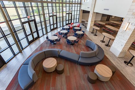 This stunning student commons is just one of the fabulous rooms that #HertzFurniture designed and installed this summer at UME Prep High School in TX.  More and more schools are creating shared commons areas to give students a comfortable place to study, eat, or just chill. School Lounge Area, School Study Room Design, Student Common Room Design, High School Lounge Area, Study Room For Students, School Hangout Area, School Lounge Design, Student Lounge Ideas Schools, School Lounge Ideas