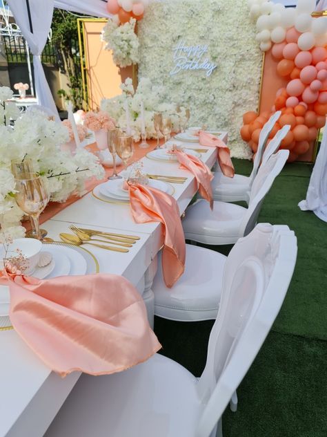 Balloon garland, neon sign, table scaping birthday Coral Color Birthday Theme, Coral Bridal Shower Ideas, Coral Birthday Decorations, Pink Bridal Shower Theme, Peach Party Decorations, Peach Bridal Showers, Table Scaping, Stella Rosa, Bbq Table