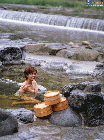 Japanese Bath House, Onsen Japan, Japanese Onsen, Japanese Hot Springs, Spring In Japan, Japanese Bath, Pool Bath, Japanese Landscape, Natural Pool