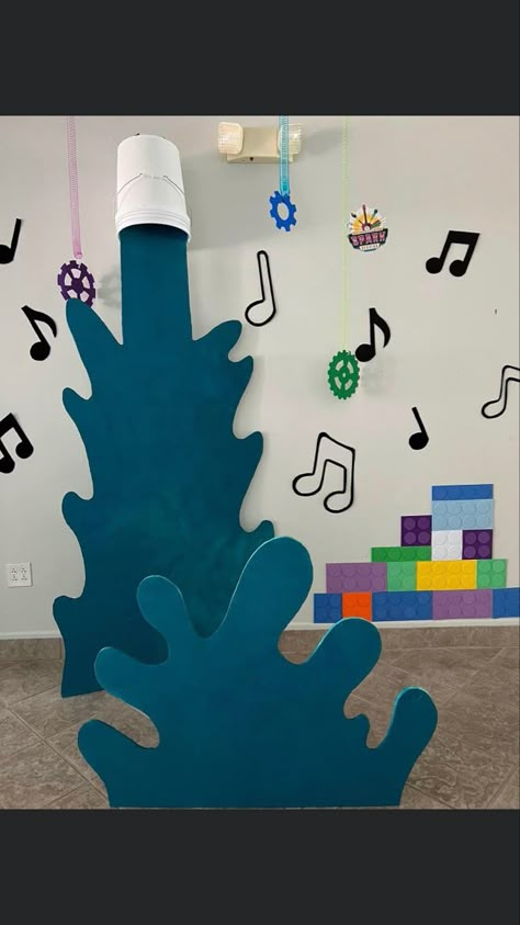 Blue Day Decoration In Preschool, Daycare Setup, Destination Imagination, Gala Decorations, Elementary School Art, Mall Decor, Kindergarden Activities, School Displays, Craft Room Design