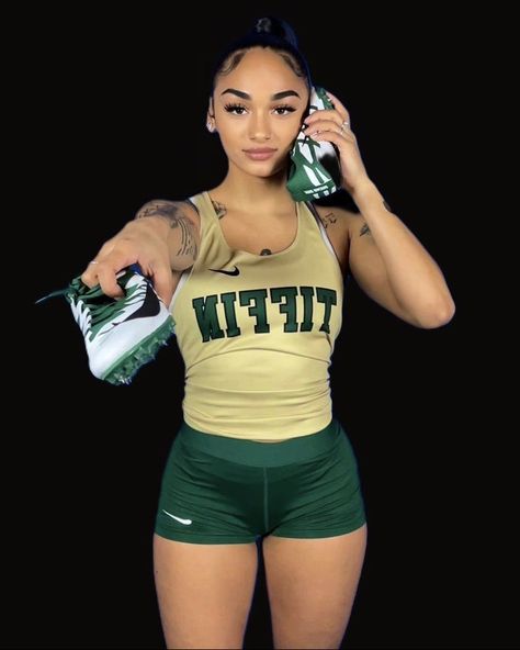 College Track And Field Media Day, Hbcu Dancers, Track Szn, Track Uniforms, Sport Photoshoot Ideas, Track Senior Pictures, Sports Photoshoot, College Goals, Field Athletes