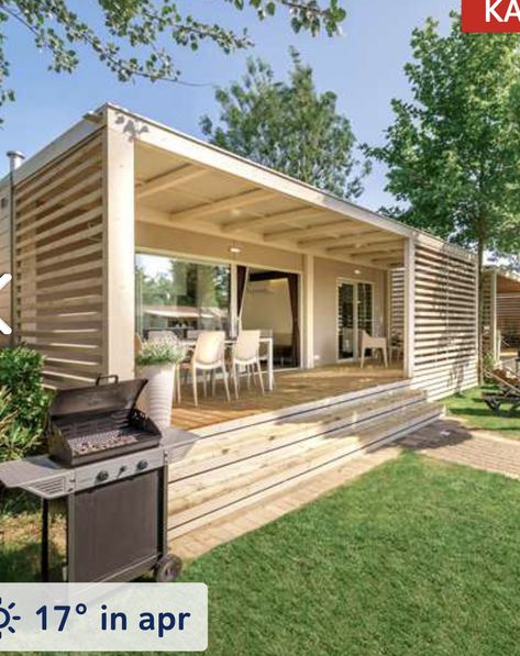 Mid Century Beach House, Caravan Living, Bungalow Decor, Mobile Home Exteriors, Small Beach Houses, Caravan Home, Mobile Home Makeover, Homes In France, Homes In Italy