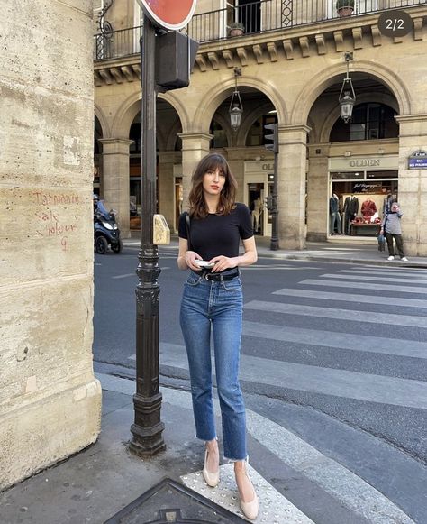 Parissiene Style Summer, Boyfit Jeans, Tita Outfit, Audrey Hepburn Style Outfits, Parisian Outfit, Smart Casual Women Outfits, Simple Street Style, Parisienne Style, Models Off Duty Style