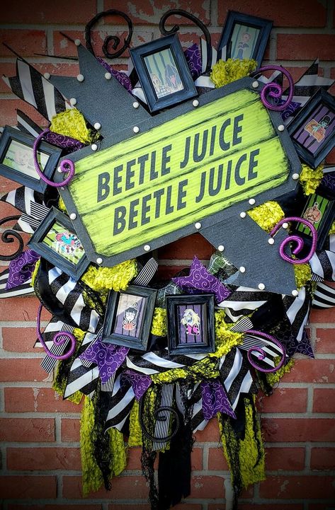 Beetlejuice Coffin, Beetlejuice Decorations, Beetlejuice Wreath, Magician's Assistant, Christmas Halloween Decorations, Handmade Halloween Decorations, Interesting Decor, Halloween Door Hangers, Cozy Christmas Decor