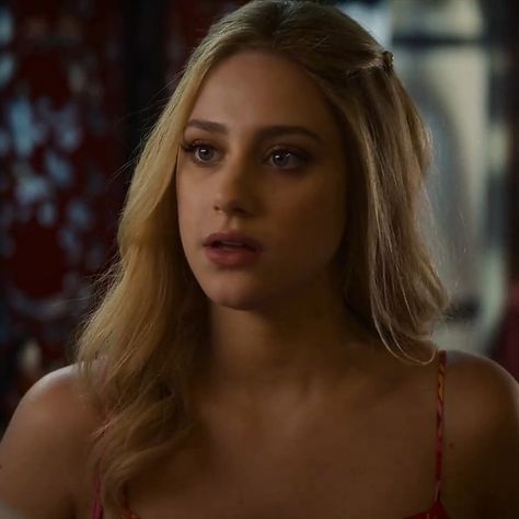 Blonde Actress Face Claim, Look Both Ways Lili Reinhart, Lili Reinhart Aesthetic, Actress Face Claims, Mom Face Claim, Ds Aesthetic, Aesthetic Attraction, Visual Girl, Lily Reinhart