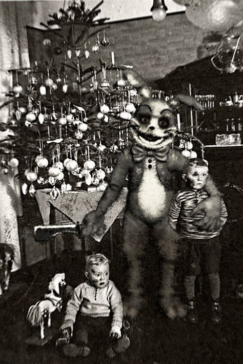 Fnaf Photos, Scary Photos, Horror Photos, Shocked Face, Creepy Kids, Creepy Guy, Fnaf Sister Location, Sister Location, Fnaf Memes