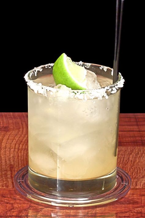 Recipes With Gin, Tequila Drinks Recipes, Margarita Drink, Tonic Drink, Spiced Drinks, Coctails Recipes, Tonic Recipe, Gin Recipes, Mango Margarita