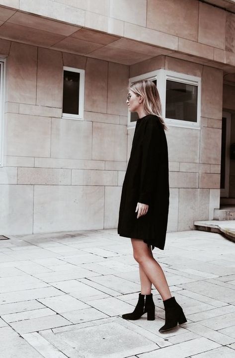 10 Stylish Scandinavian Women Outfits for Winter – LITTLE SCANDINAVIAN Minimal Stil, Little Black Dress Outfit, Minimalist Moda, Look Adidas, Classic Black Dress, Skandinavian Fashion, Black Dress Outfits, School Looks, Looks Street Style