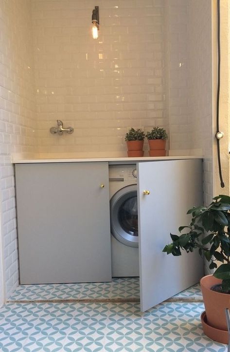 Bad Inspiration, Laundry Room Cabinets, 아파트 인테리어, Small Laundry Room, Toilet Design, Small Laundry, Laundry Mud Room, Laundry Room Design, Laundry In Bathroom